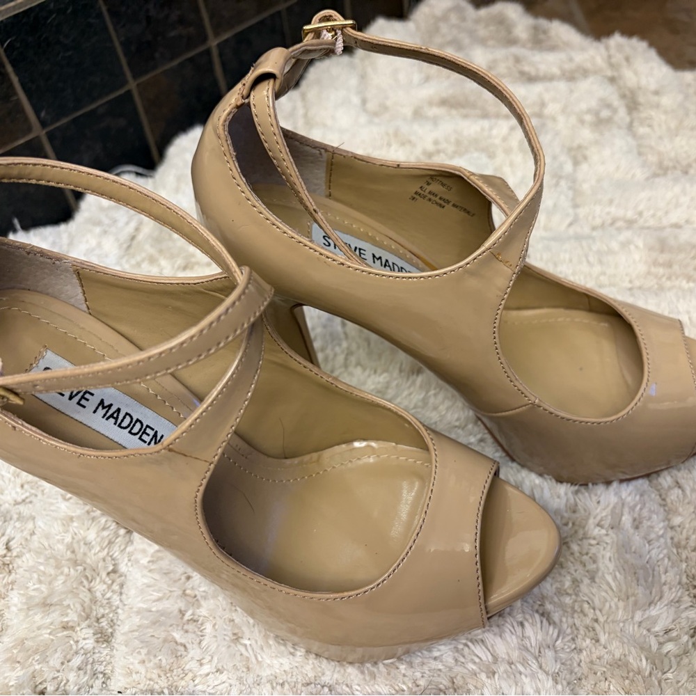 Steve Madden Nude Peep Toe Platform Heels Size 7